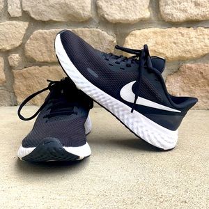 Nike Revolution 5 Running Shoes